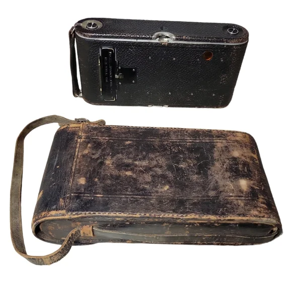 Vintage camera set Kodak Vintage Cameras in Black and Silver - Picture 10 of 16